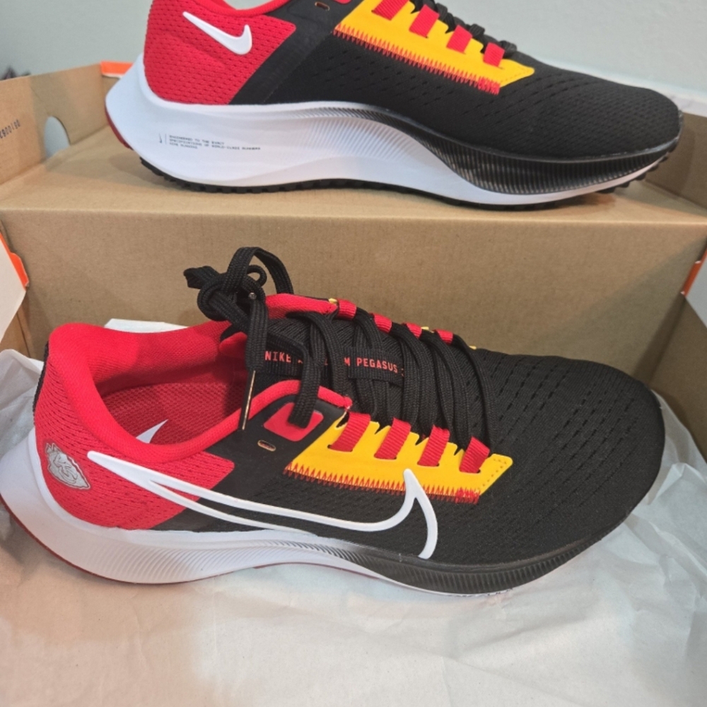Chiefs mens 5.5 womens 7